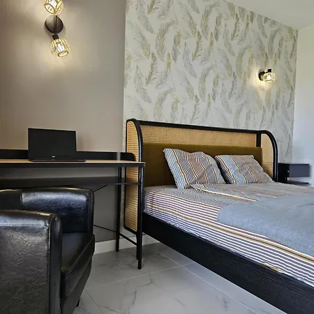 Posidonia Apartment, Ground Floor With Garden,3 Swimming Pools, Jacuzzi,parking Space * Torrevieja