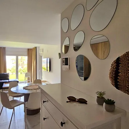 Posidonia Apartment, Ground Floor With Garden,3 Swimming Pools, Jacuzzi,parking Space Apartmán